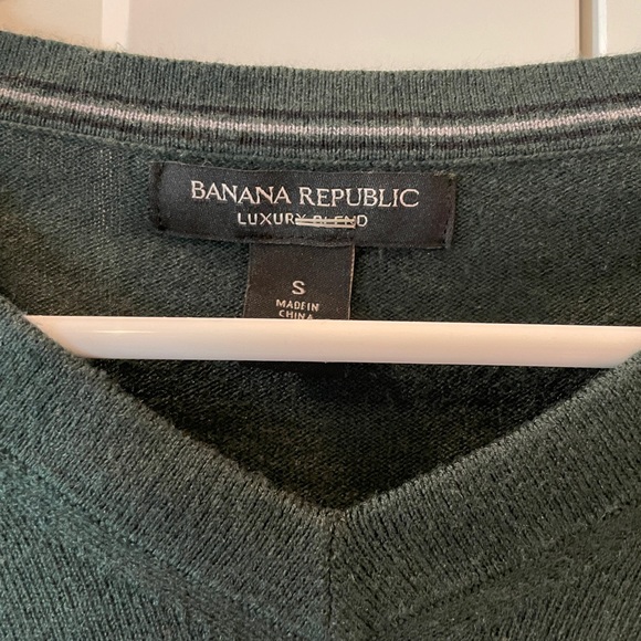 Banana Republic Hunter Green V-Neck Luxury Blend Sweater - Picture 3 of 5